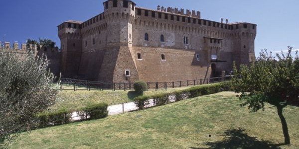 “Tracce malatestiane”: il Castello di Gradara.